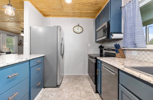 Chandler House | Royal Waters - Waterfront - Boat Rentals available