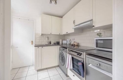 Windsor City Centre Cottage | Royal Windsor Castle Cottage | With Courtyard