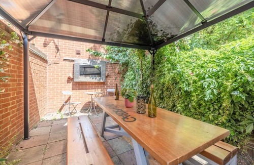 Windsor City Centre Cottage | Royal Windsor Castle Cottage | With Courtyard