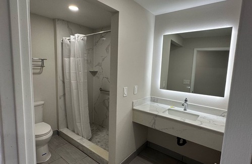 Whittier Hotel | Royale Inn Motel