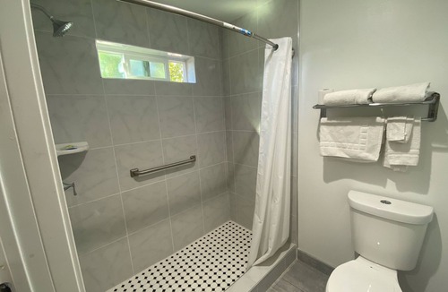 Whittier Hotel | Royale Inn Motel