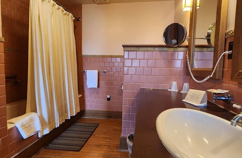 East Aurora Hotel | Roycroft Inn