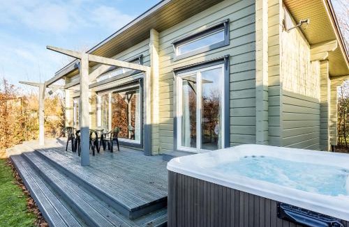 Harlow Resort | Roydon Marina Village