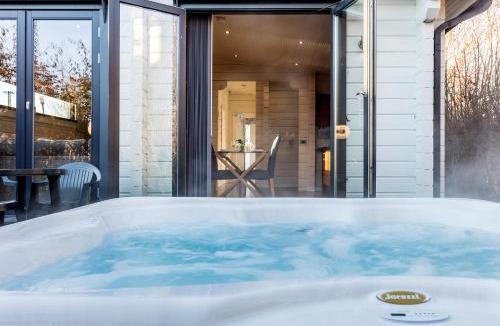 Harlow Resort | Roydon Marina Village