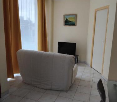 Chateauneuf-du-Faou Apartment | Roz Aon