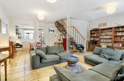 Saint - Michel Apartment | Rozane by Yumē