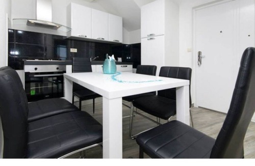 Drasnice House | Rozy's A4+3 Maisonette Apartment