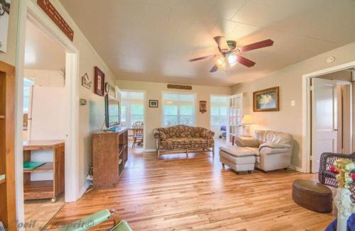 New Braunfels House | RR 9084BC Bluebonnet Cabin