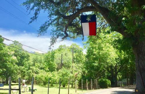 New Braunfels House | RR 9084BC Bluebonnet Cabin