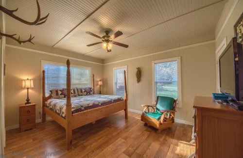 New Braunfels House | RR 9084WW Wagon Wheel