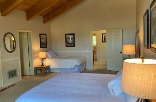 June Lake Apartment | RR-Interlaken 17
