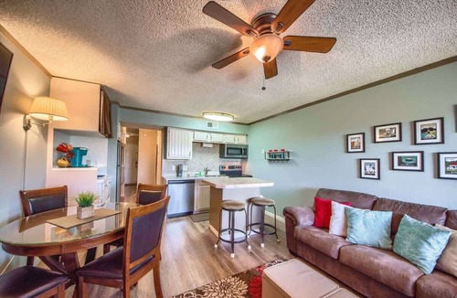 New Braunfels Condo | RRC A305 Riverpalooza On the Comal