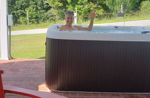 Stanton House | RRG Remote Hilltop Charm-Wifi -HotTub, and awesome views!