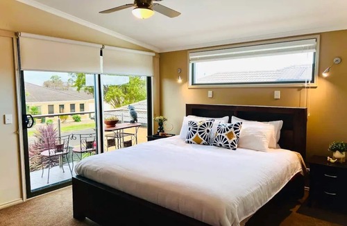 St Leonards House | Ruby by the bay a perfect getaway!