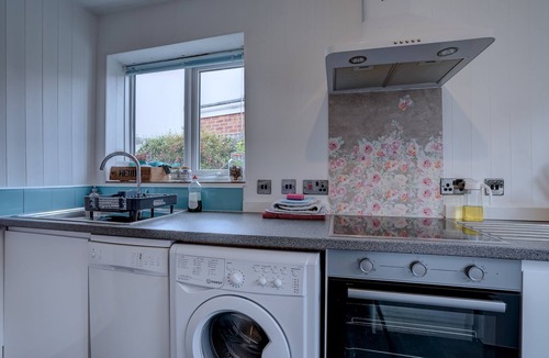 Winterton-on-Sea Apartment | Ruby Gem by East Ruston Cottages, Winterton