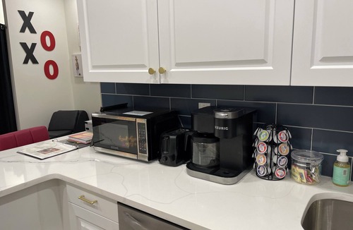 South Park Cottage | Ruby Red Haven – Chic Downtown Retreat Dayton