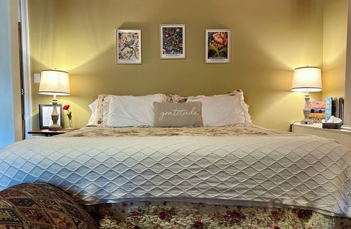 Adamstown Bed & Breakfast | Ruby Room -The Amethyst Inn Bed & Breakfast- jacuzzi tub, fireplace, breakfast