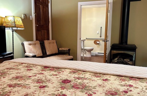 Adamstown Bed & Breakfast | Ruby Room -The Amethyst Inn Bed & Breakfast- jacuzzi tub, fireplace, breakfast