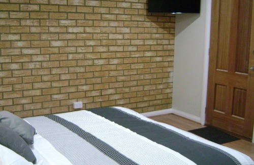 Simpson Bed & Breakfast | Ruby Rose Lodge. Quiet friendly