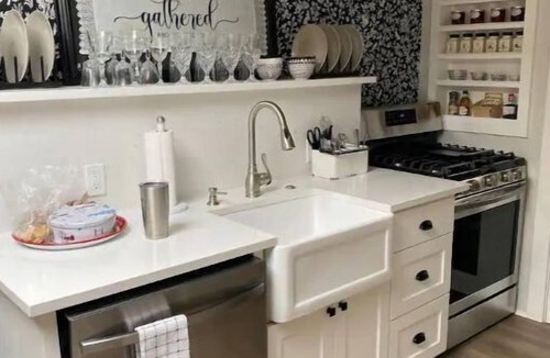 Smithville House | Ruby's Foxcroft Cottage -Steps from Downtown!nSleeps 6, Covered Deck, Golf Cart