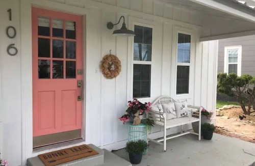 Smithville House | Ruby's Foxcroft Cottage -Steps from Downtown!nSleeps 6, Covered Deck, Golf Cart
