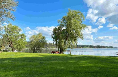 Medical Lake Apartment | Ruby's Lakefront Lower Penthouse