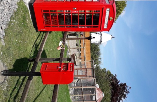 Rhayader Cabin | Ruby Shepherds hut sleeps 4.