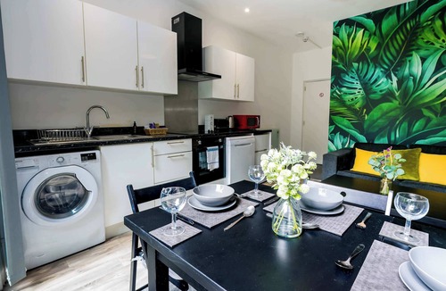 Moseley Apartment | Ruby Suite Moseley Mews by STAE-Homes