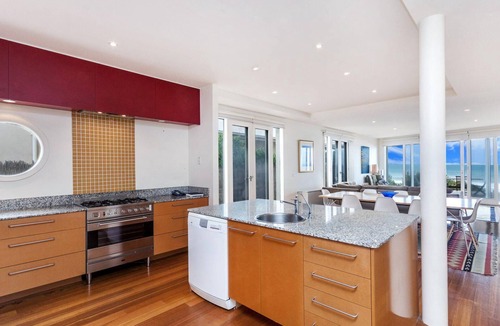 Port Fairy House | Rubys Beachfront - Absolute Eastern Beach Frontage