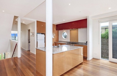 Port Fairy House | Rubys Beachfront - Absolute Eastern Beach Frontage