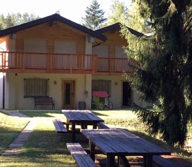 Lens Ski Chalet | Rue de Bel-Aube Chalet Joli 10