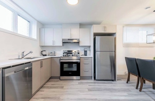 Saint-Hubert House | Rue de Mayfair - Cozy 1-Bedroom Getaway