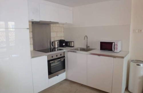 Ecusson Apartment | Rue Foch with elevator and air conditioning