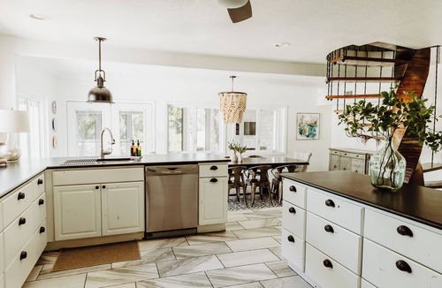 Flower Mound House | Rufuge at the Lake . Relax and escape the day-to-day while visiting DFW!
