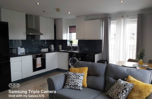 Rugby Apartment | Rugby - Apartment - Sleeps 4 - Parking