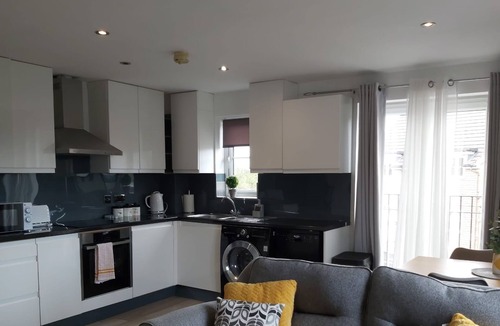 Rugby Apartment | Rugby - Apartment - Sleeps 4 - Parking