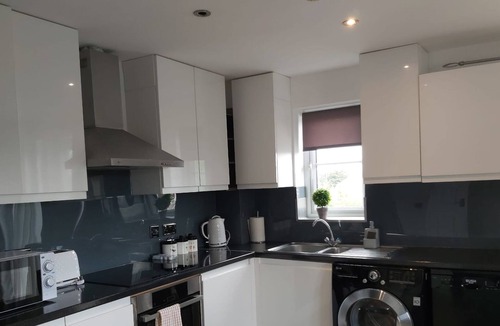 Rugby Apartment | Rugby - Apartment - Sleeps 4 - Parking