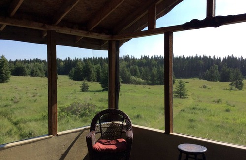 Manitoba Cottage | Rugged Cabin near RMNP with screened-in deck, forest and meadow views