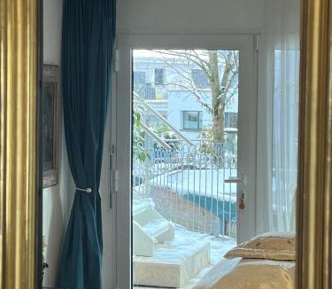 Lenzburg Apartment | Ruhiges, elegantes Studio mit privatem Sitzplatz - ideal für Businessgäste
