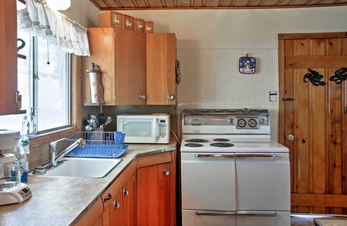 Ruidoso Cottage | Ruidoso Cabin w/Sunroom, Surrounded By Wildlife!