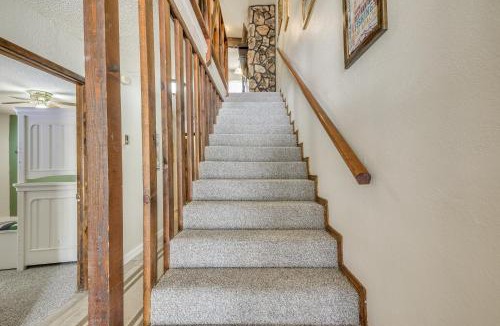 Ruidoso House | Ruidoso Home w/Balcony ~ 16 Mi to Ski Apache!