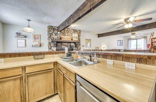 Ruidoso Apartment | Ruidoso Home w/Balcony ~ 16 Mi to Ski Apache!