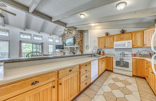 Ruidoso House | Ruidoso Home w/Private Wet Bar & Pool Table