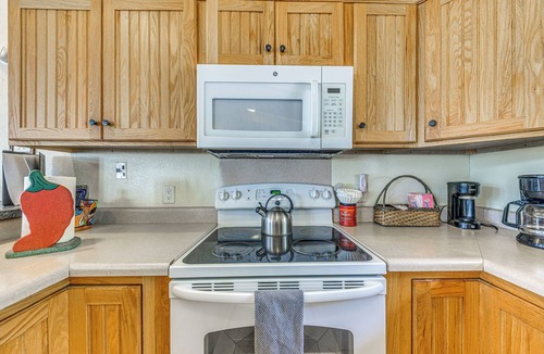 Ruidoso House | Ruidoso Home w/Private Wet Bar & Pool Table
