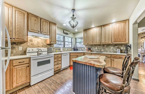 Ruidoso House | Ruidoso 'Memories Mountain Retreat' w/Hot Tub!
