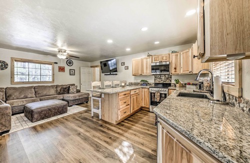 Ruidoso Cottage | Ruidoso Vacation Rental w/Covered Hot Tub!
