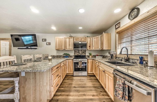 Ruidoso Cottage | Ruidoso Vacation Rental w/Covered Hot Tub!