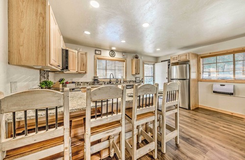 Ruidoso Cottage | Ruidoso Vacation Rental w/Covered Hot Tub!
