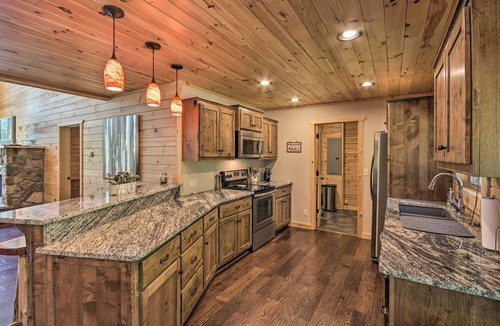 Eucha Cabin | 'RuKaRaSa Cabin' w/Yard & Dock at Grand Lake