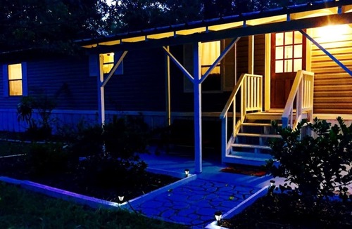 Fort White RV Rental | Rum Island Springs Cabin